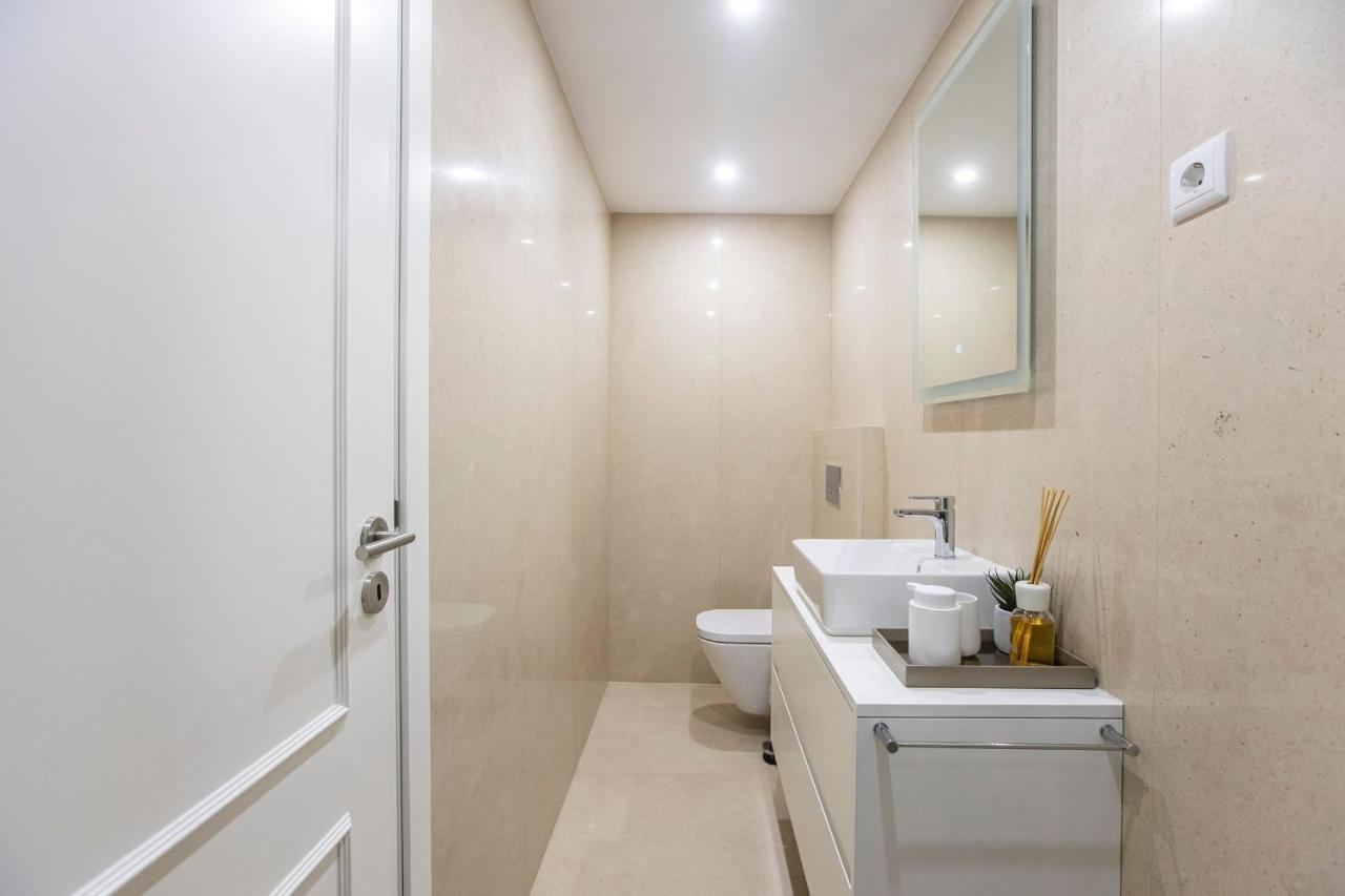 City Center 2Br Flat W/ Ac By Lovelystay Porto Eksteriør bilde